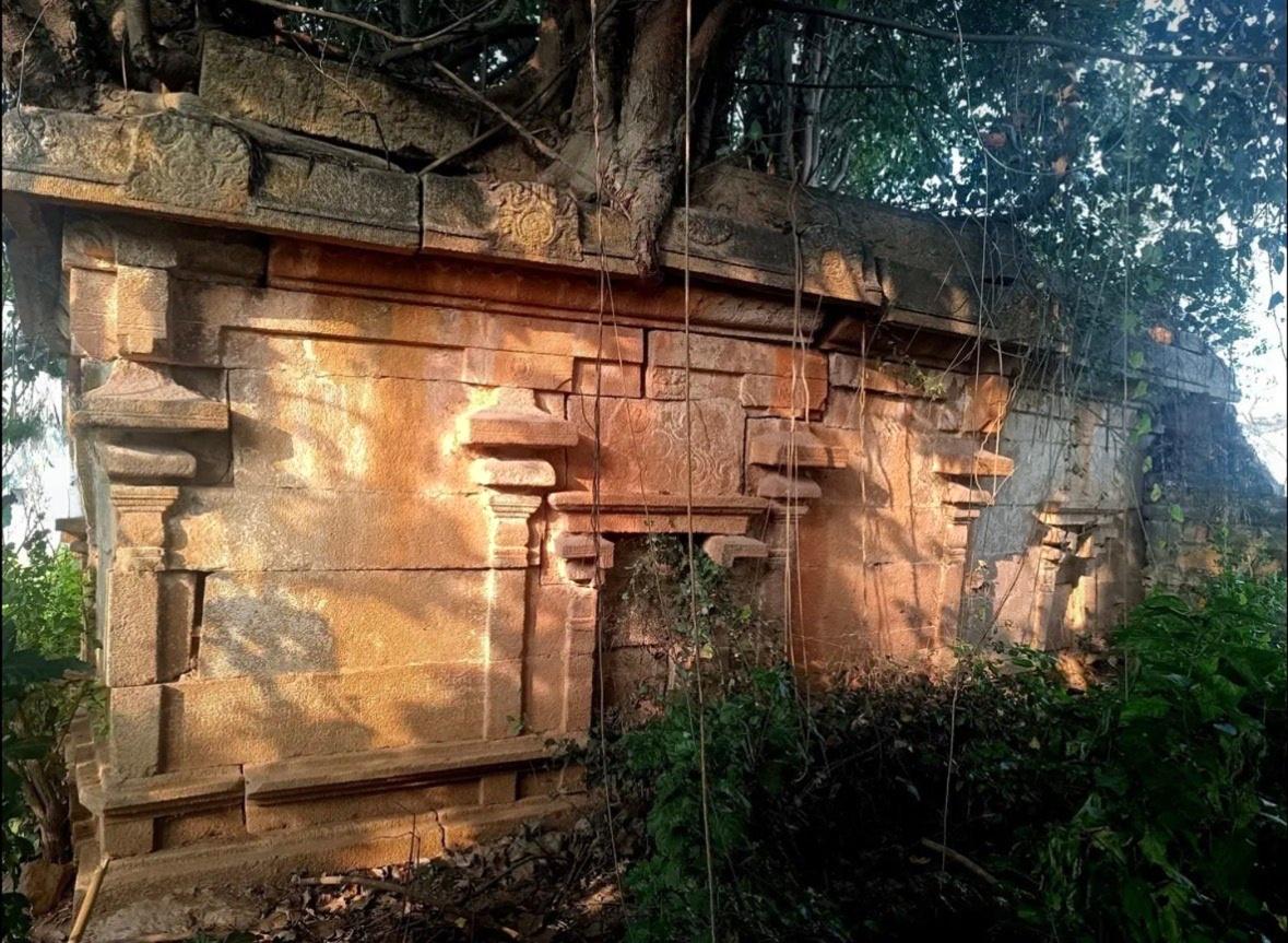The wall ingrained inscription at Varadaraja Swamy temple Jigani.