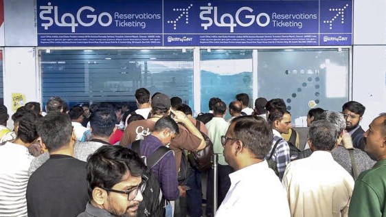 How is IndiGo still selling tickets even after cancelling 1,000 of its flights?