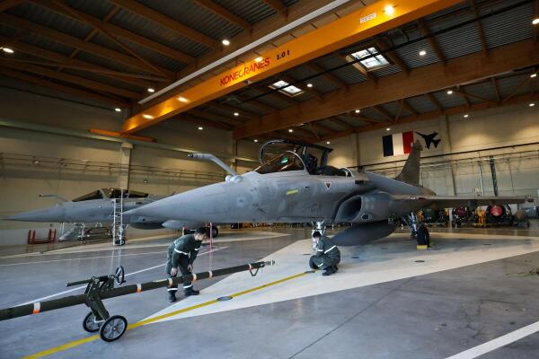 Immersion day on France’s upcoming National Service scheme at Air Base 115 in Orange.