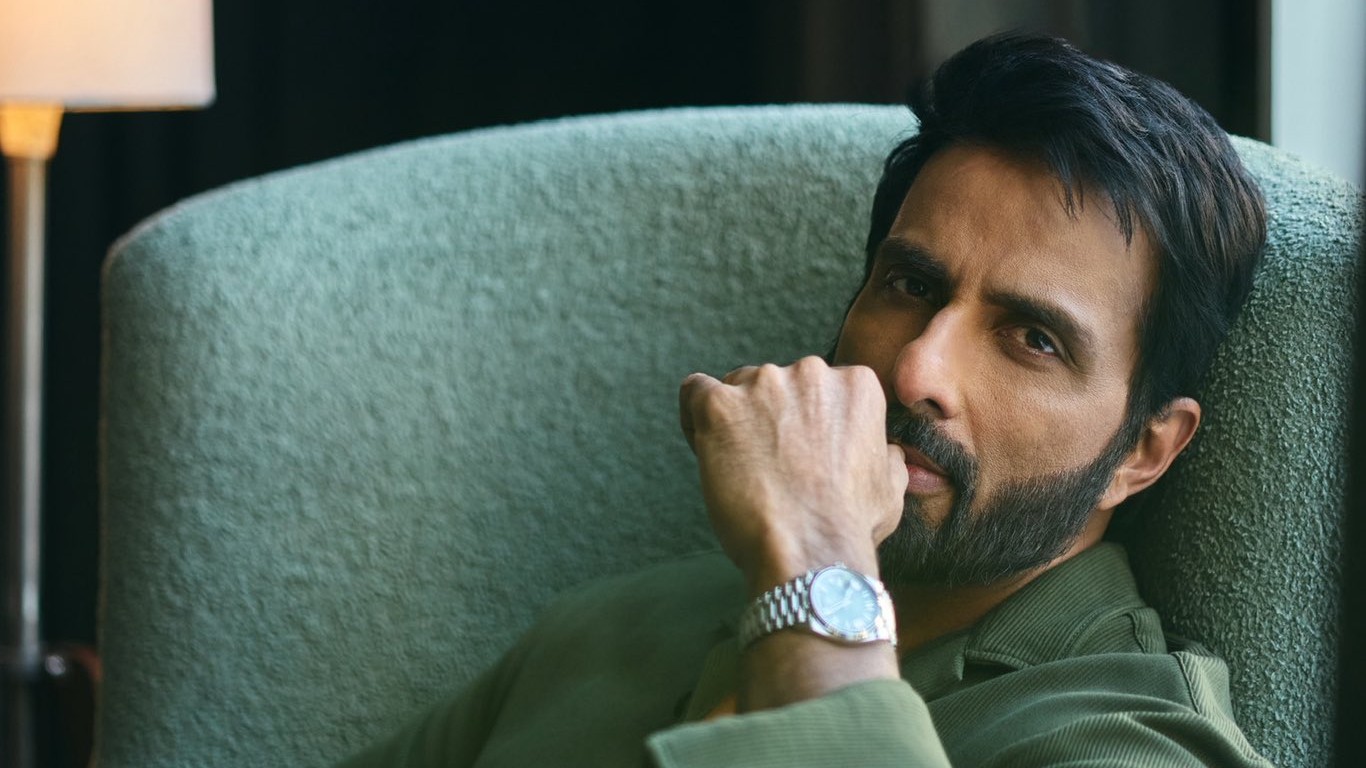 Be nice and humble to IndiGo staff: Sonu Sood