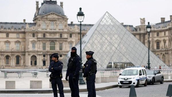 Water leak at Paris Louvre Museum damages books at Egyptian antiquities department