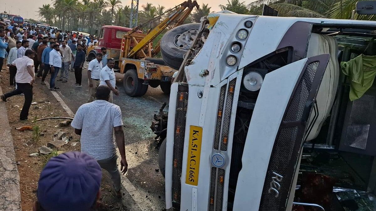 Karnataka Accident Update: Bus Topples in Maddur | Karnataka Bus ...