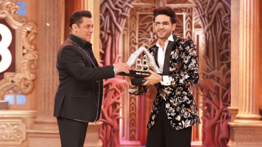 Bigg Boss 19 Finale: Salman Khan crowns Gaurav Khanna as winner, Farrhana Bhatt & Pranit More finish as runners-up