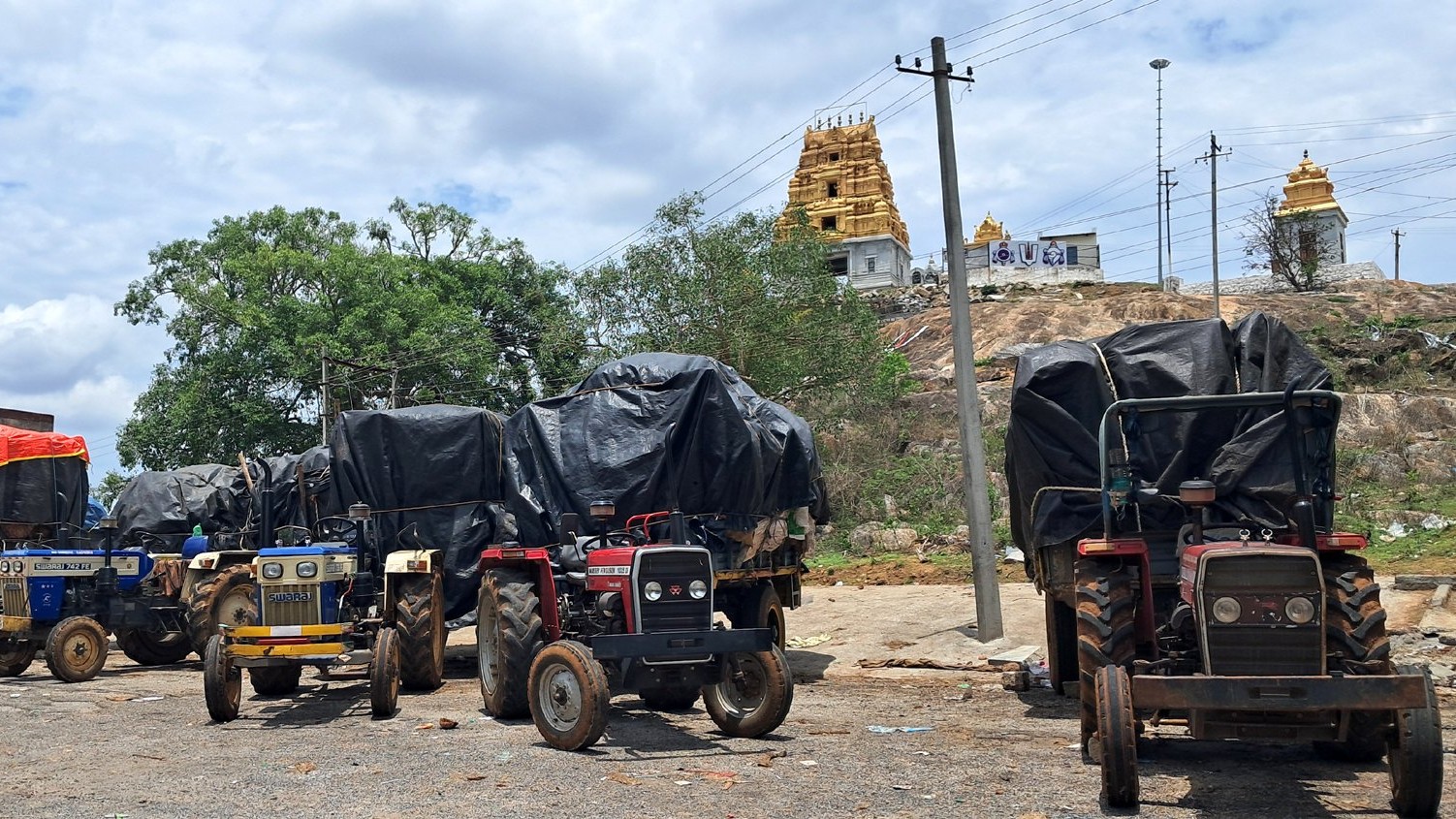 Statue of late minister H C Srikantaiah at Hirisave, Channarayapatna to mark birth centenary celebrations