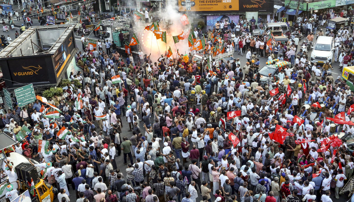 Various political party workers hold rallies on the final day of public campaigning for the second phase of Kerala local body elections, in Kozhikode. Credit: PTI