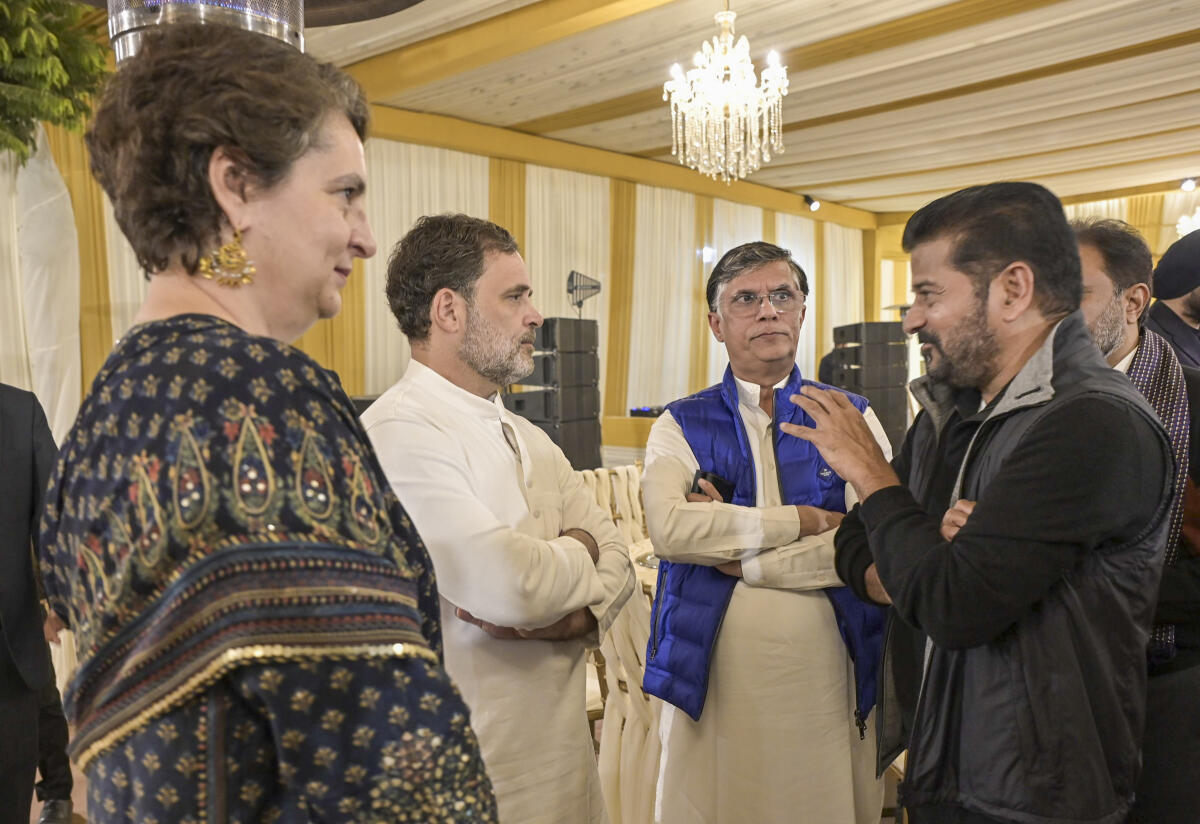 Revanth Reddy meets Rahul Gandhi, Priyanka Gandhi at Sharad Pawar's residence. Credit: PTI
