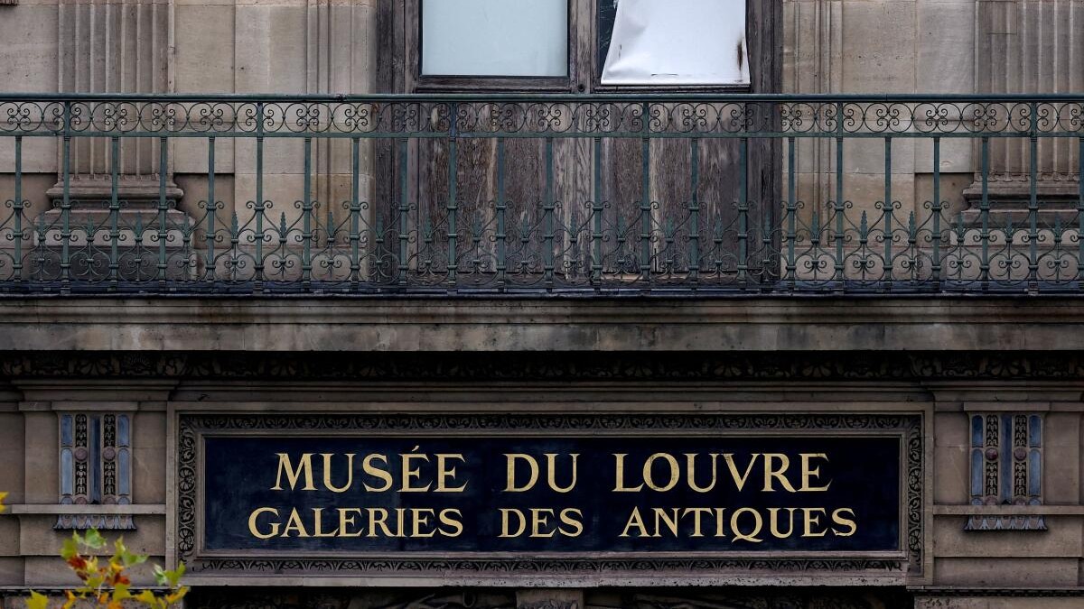 Lapses gave Louvre thieves crucial 30-second advantage against police, inquiry finds