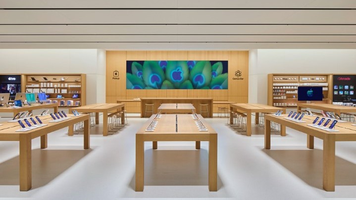Apple Noida opens doors to customers, its fifth outlet in India