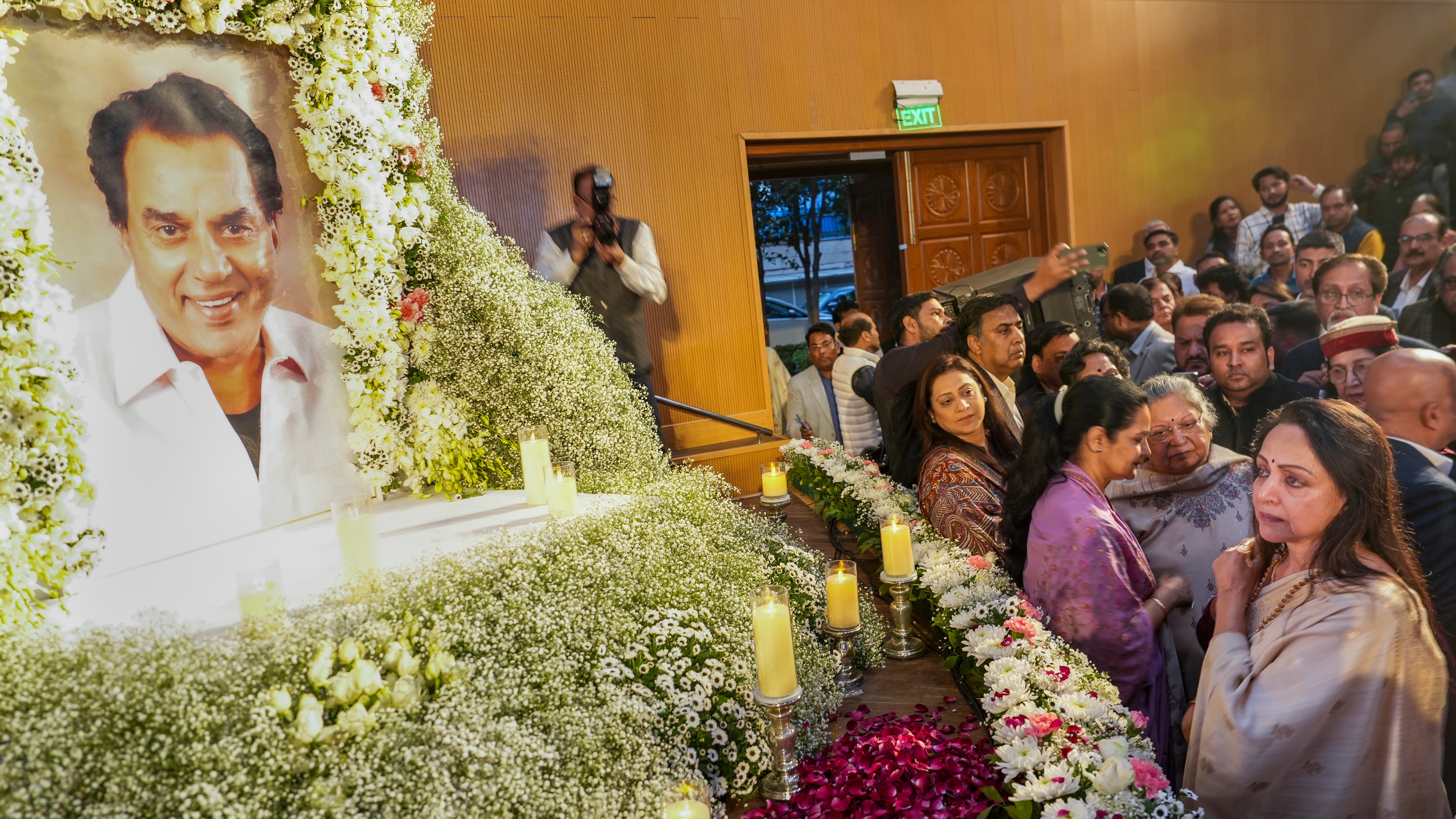 Political heavyweights pay tribute to Dharmendra at prayer meeting organised by Hema Malini in Delhi