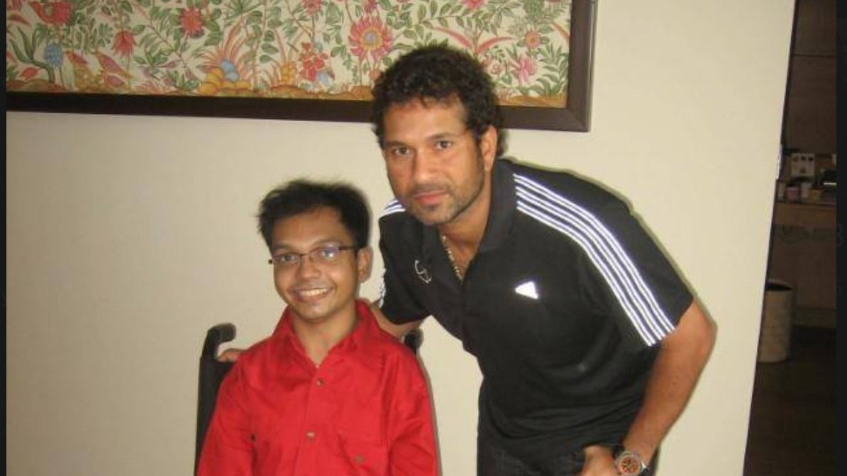 Ashwin Karthik met his idol Sachin Tendulkar in 2010.