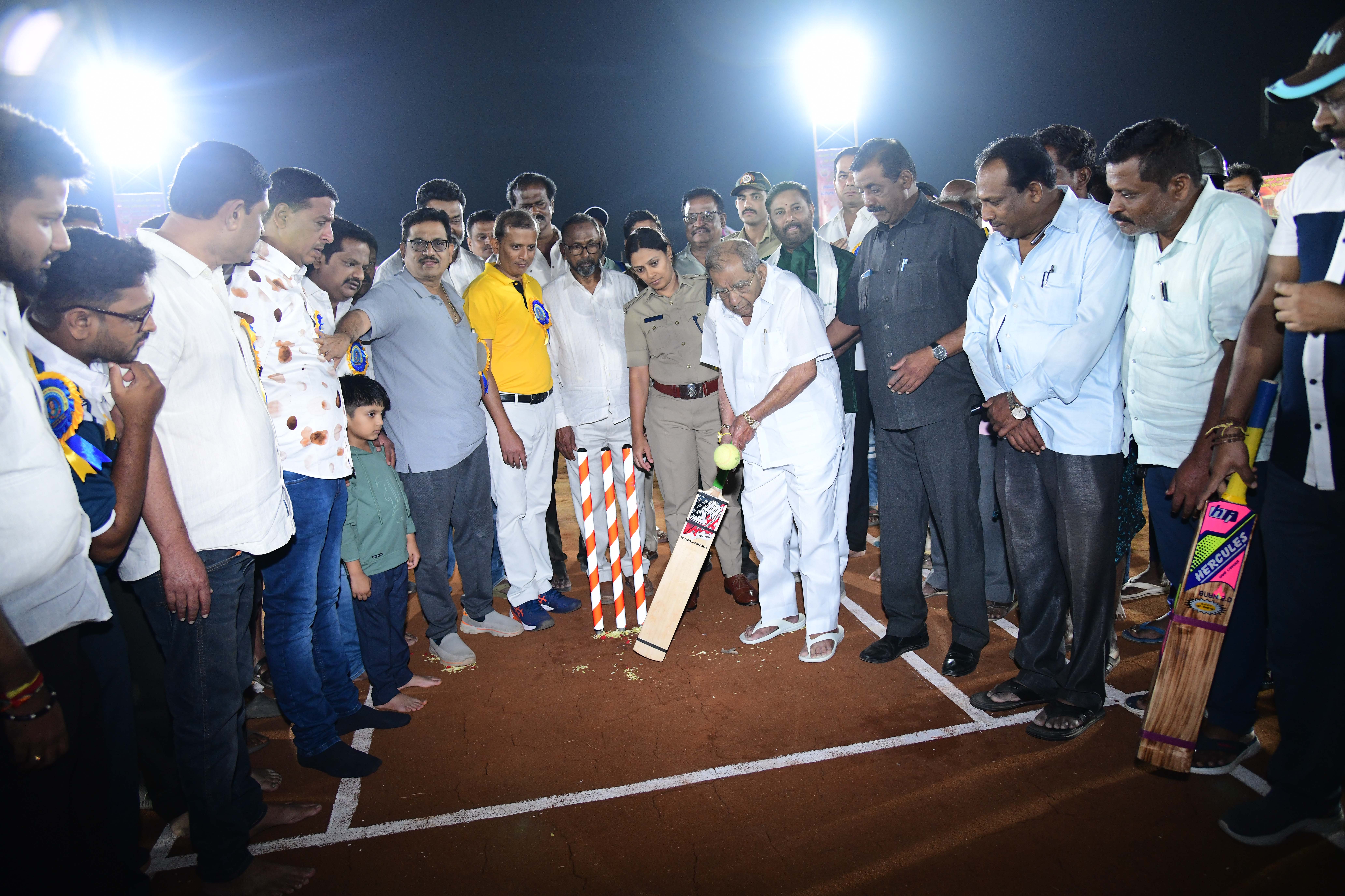 Shamanur Shivashankarappa faces a ball while inaugurating a cricket tourney. 