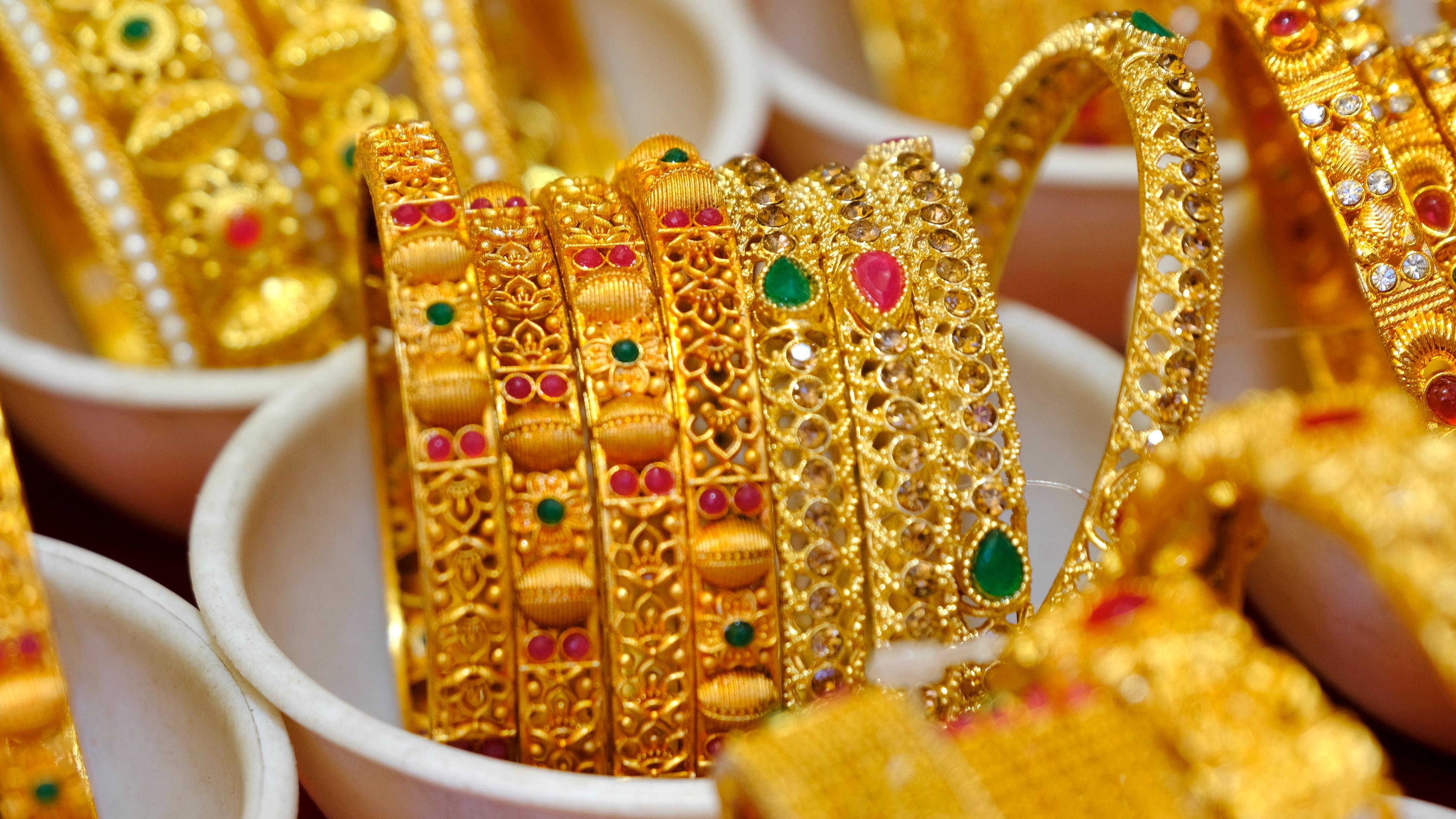 Gold surges Rs 4,000 to fresh lifetime high of Rs 1.37 lakh per 10g in Delhi markets
