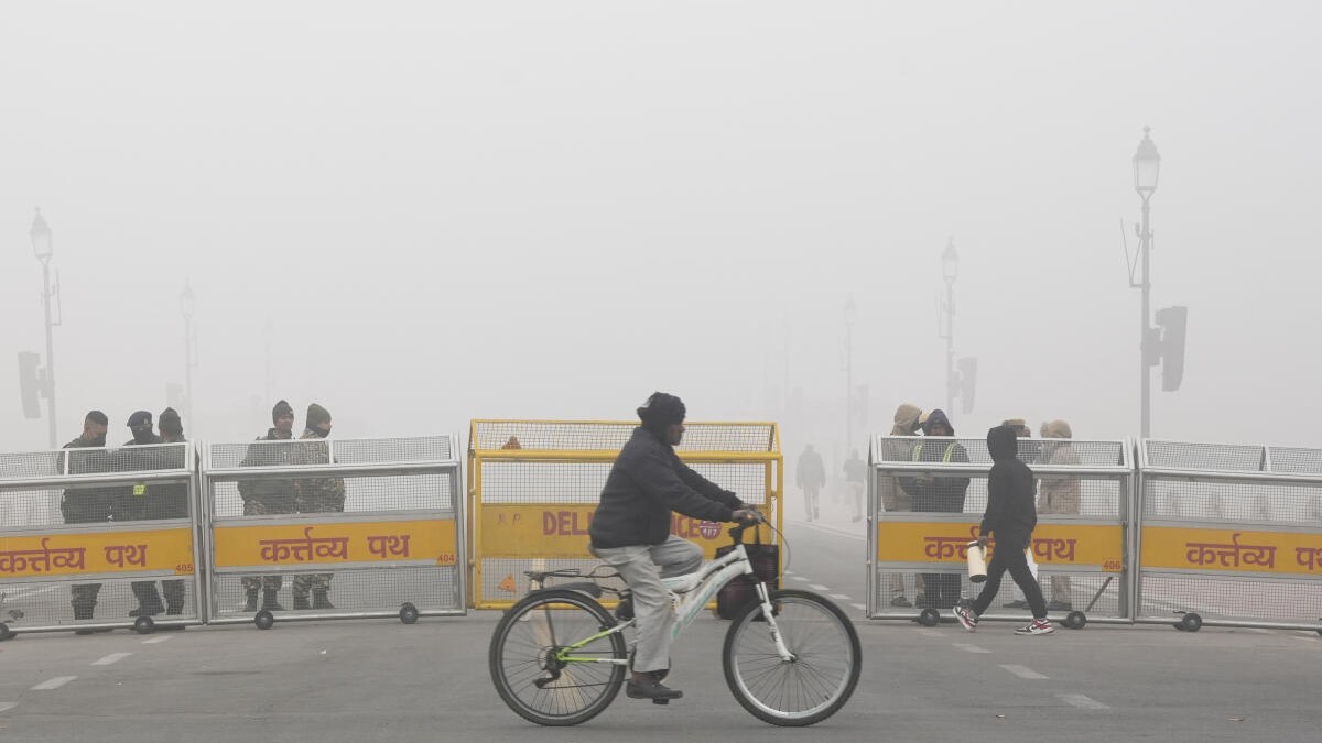 Dense fog reduces visibility around Delhi airport; Over 60 flights cancelled, 250 delayed