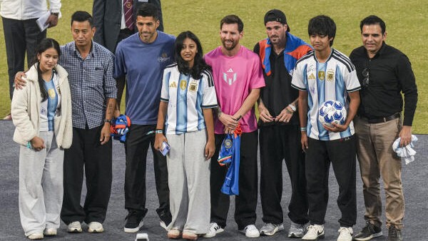 Football fans in frenzy as Messi winds up G.O.A.T. India Tour with Delhi leg