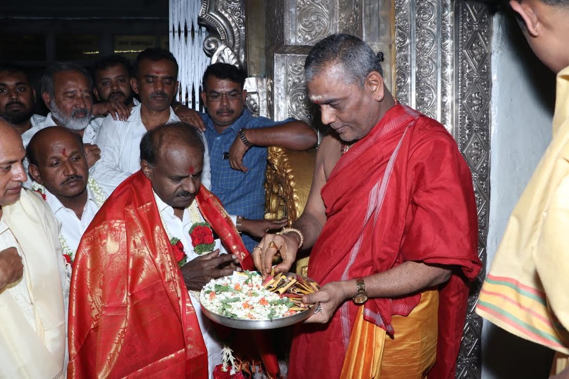 Union Minister H D Kumaraswamy at Sri Chamundeshwari Devi temple, atop the Chamundi Hill, in Mysuru, on Saturday, to mark his 66th birthday. Former minister Sa Ra Mahesh, MLC C N Manjegowda and chief priest of the temple N Shashishekara Dixith are seen. 