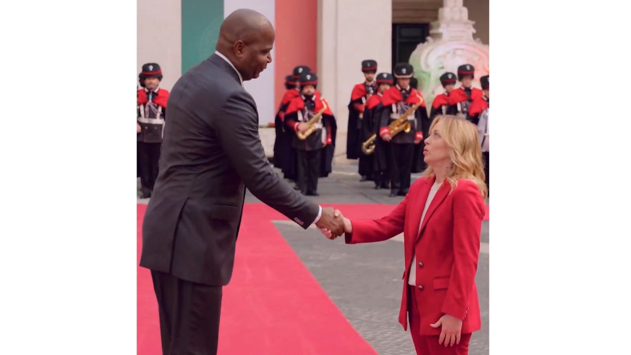 When 5'2 feet Meloni met 6'8 Mozambique President, video goes viral