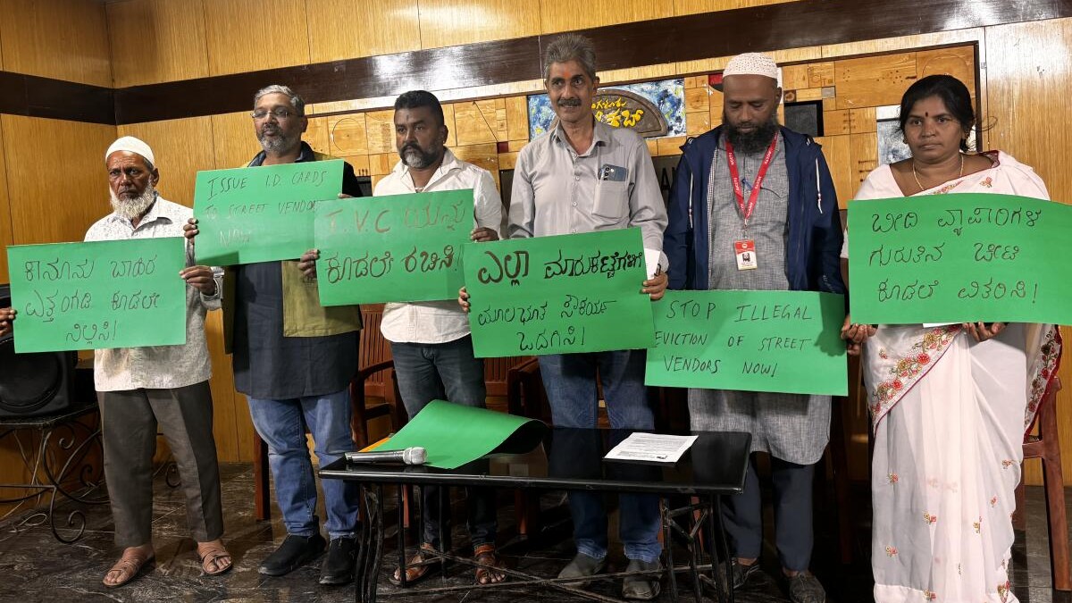Karnataka Street Vendors Association members warn Greater Bengaluru Authority of protest over pending ID cards