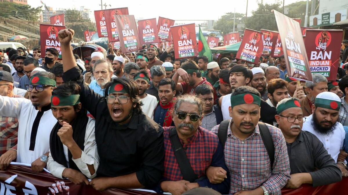 India-Bangladesh ties worsen amid protest; New Delhi shuts visa services in Dhaka