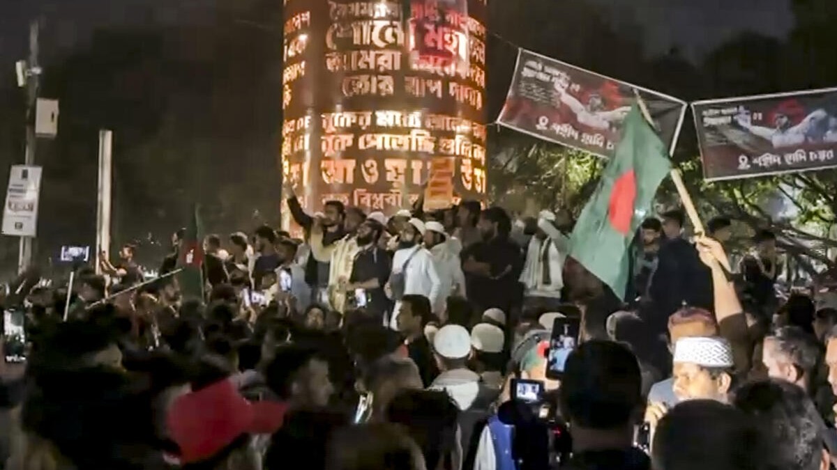 Bangladesh government appeals for restraint amid violence; slain leader's body reaches Dhaka