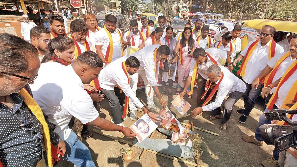 Karnataka Rakshana Vedike stages protest, burns MP Mane’s effigy over letter to Lok Sabha speaker