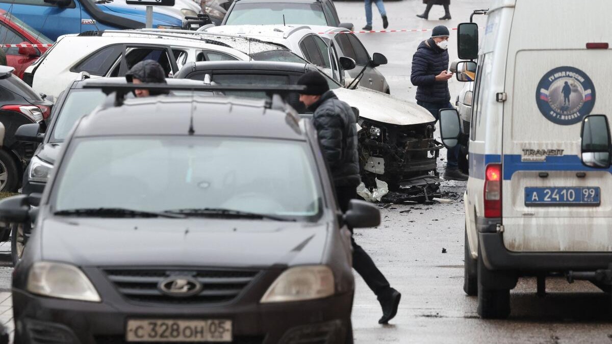 Russian general killed in car bomb in Moscow, investigators say
