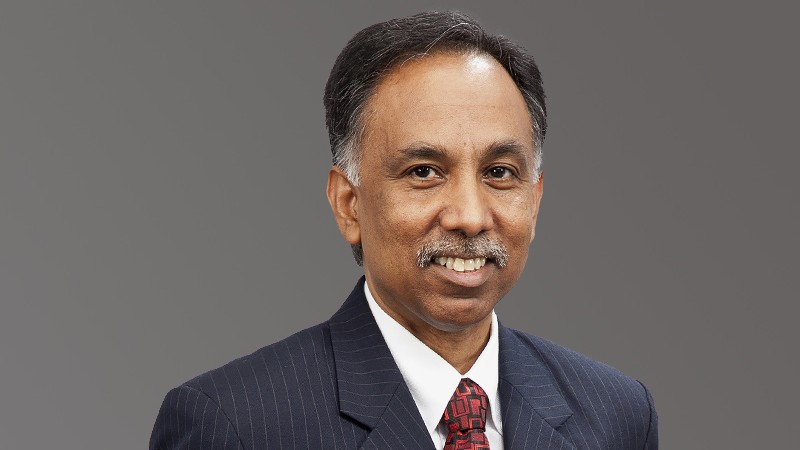 'Giving 100% and not getting distracted by mobiles more important than long hours at work' : Infosys co-founder