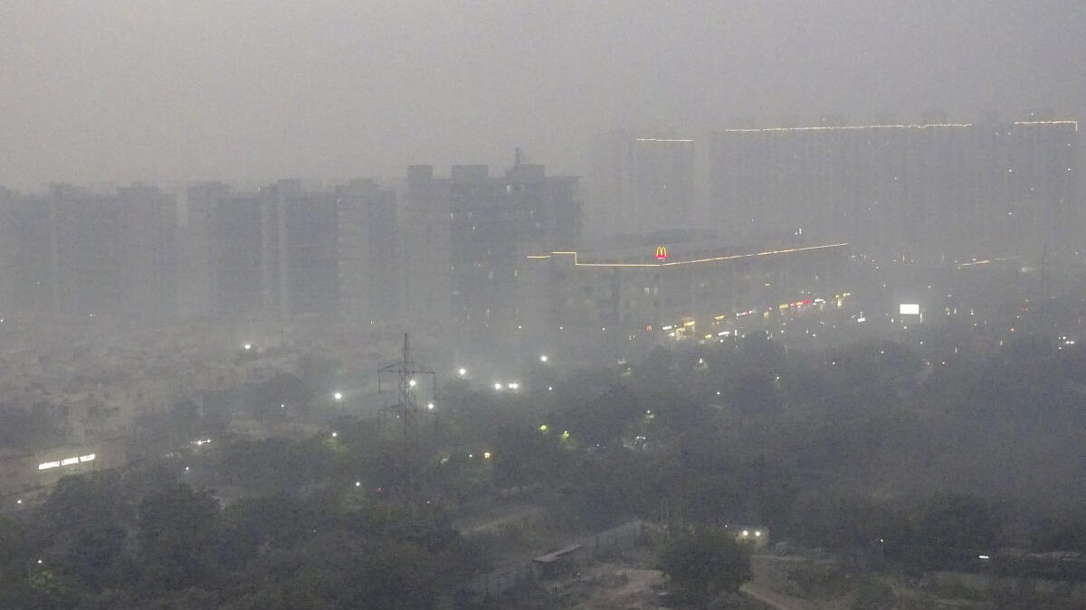 Delhiites wake up to hazardous air, AQI crosses 400 at 27 stations