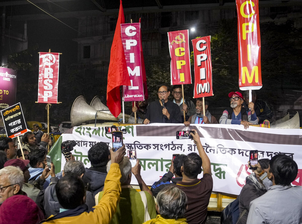 CPI(M) West Bengal State Secretary Md. Salim speaks during a protest by Left-wing parties and organisations against the alleged attacks on religious, social and political minorities in Bangladesh, near the Deputy High Commission of Bangladesh, in Kolkata.