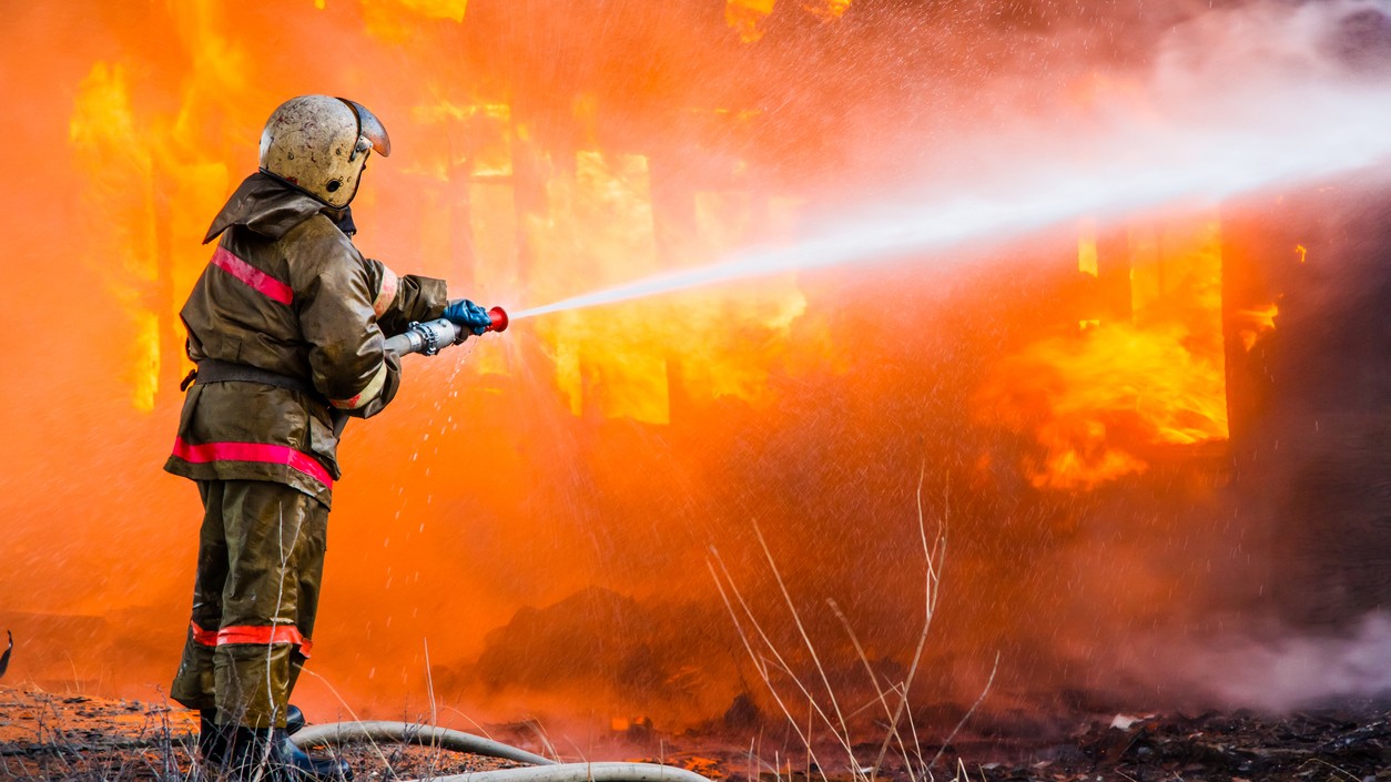 40 rescued as fire breaks out at residential building in Mumbai