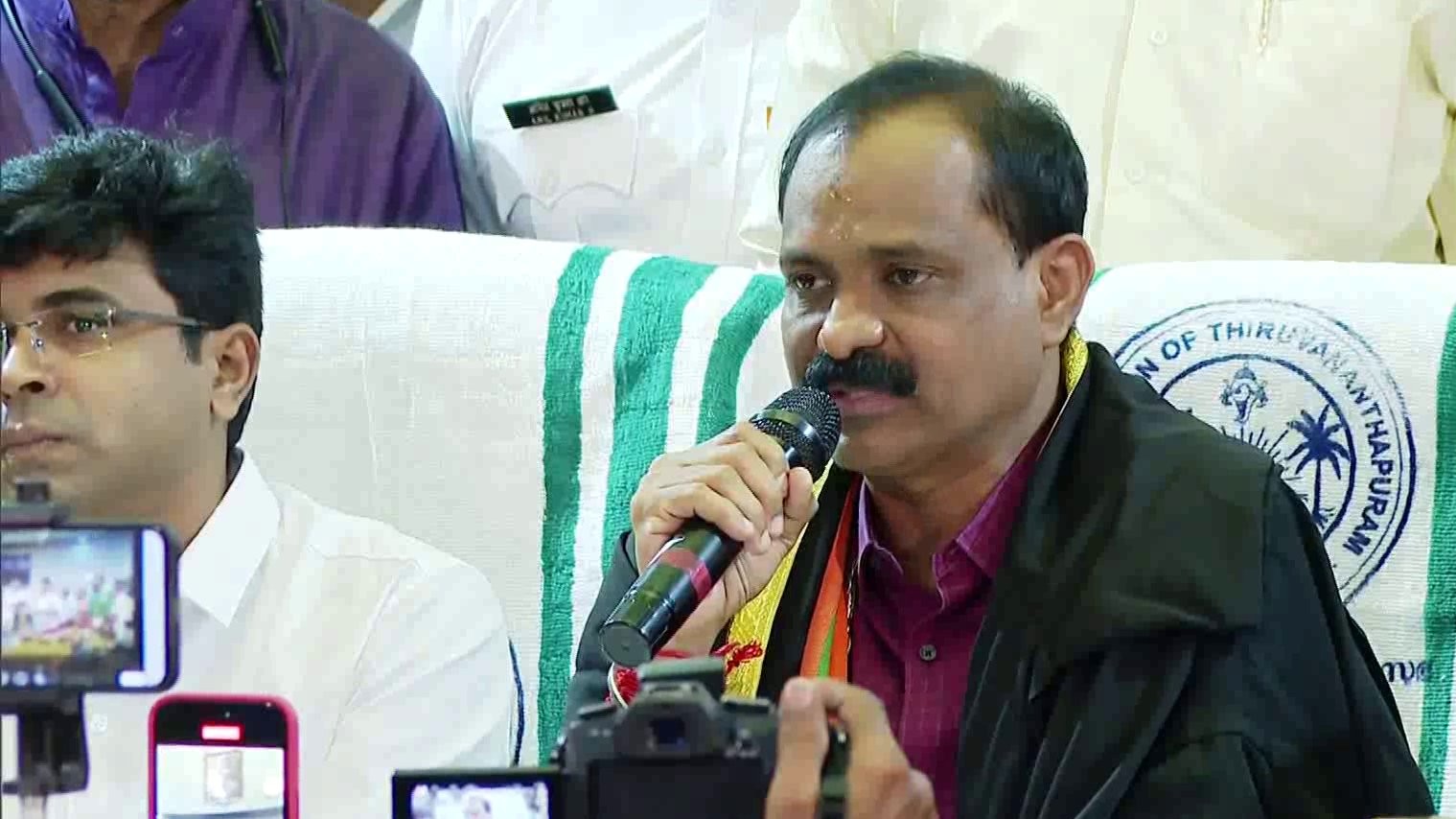 Historic first for BJP in Kerala as 
V V Rajesh is sworn in as Thiruvananthapuram mayor
