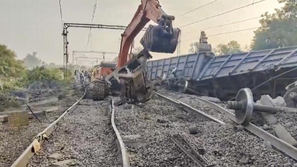 8 wagons of goods train derail, rail traffic disrupted in Bihar