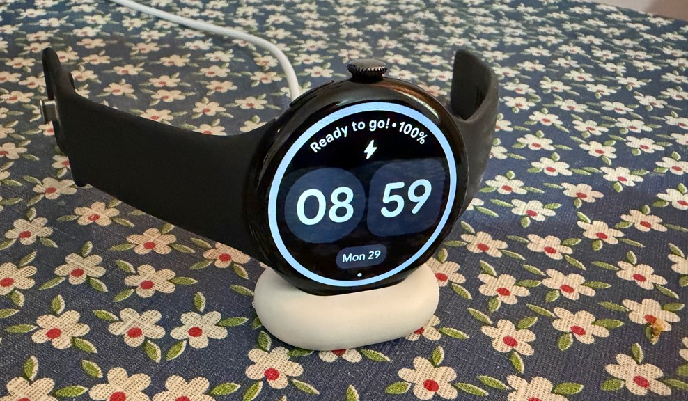 Google Pixel Watch 4 supports fast charging.