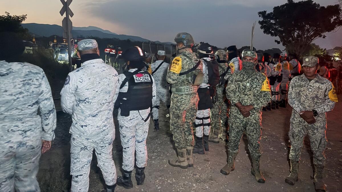 Train derailment kills 13 in Mexico