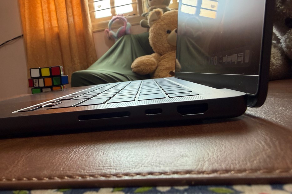 Apple MacBook Pro M5's left side view.