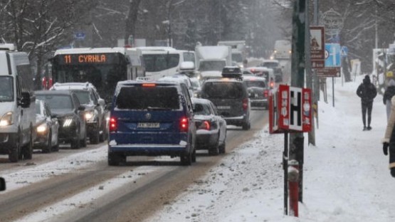 Heavy snow in Poland leaves drivers stranded in tailbacks of up to 20 km