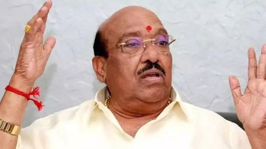SNDP general secretary Vellappally Natesan draws flak for calling a journalist  'extremist'