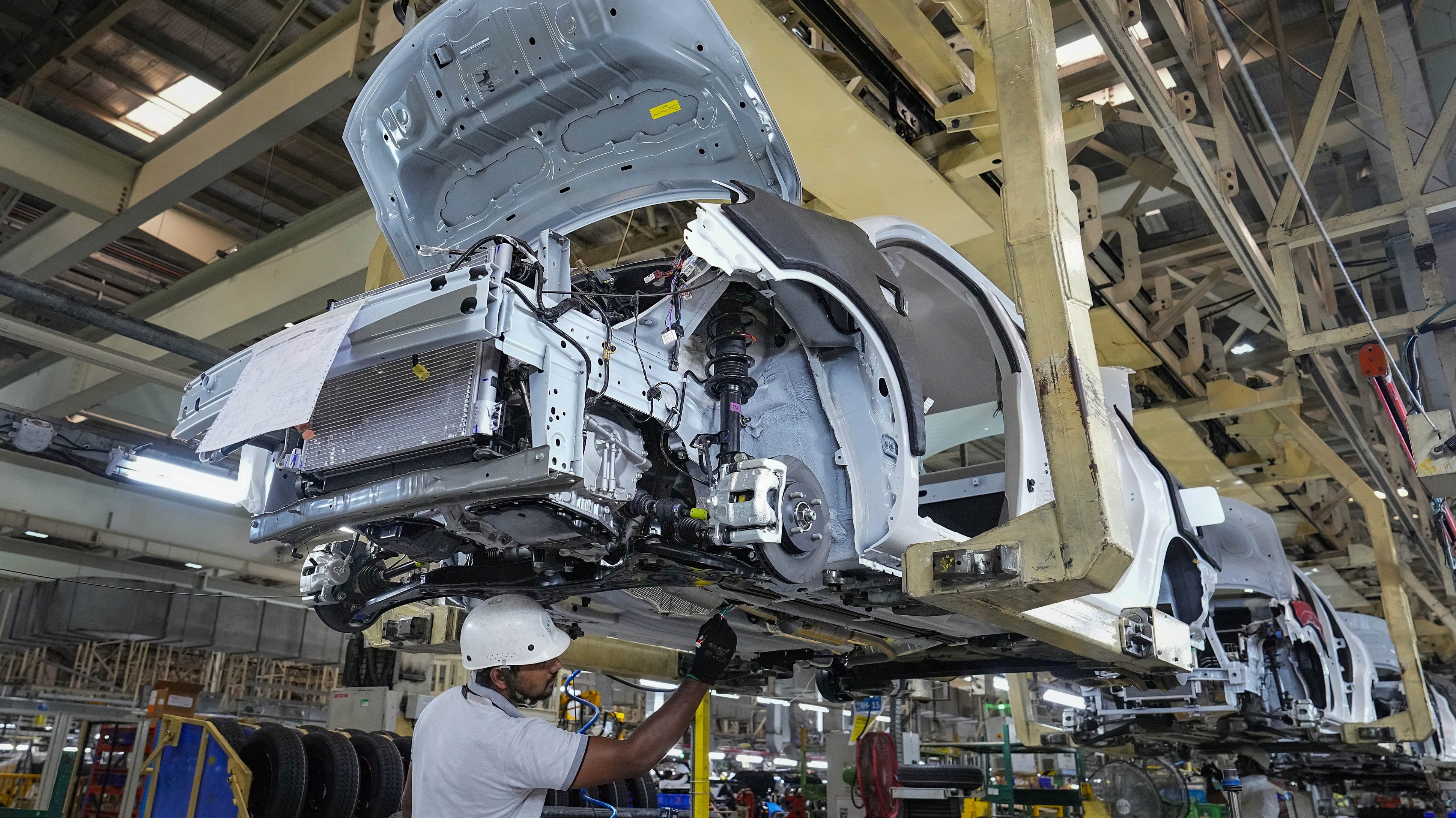 Manufacturing output growth dips to 2-year low