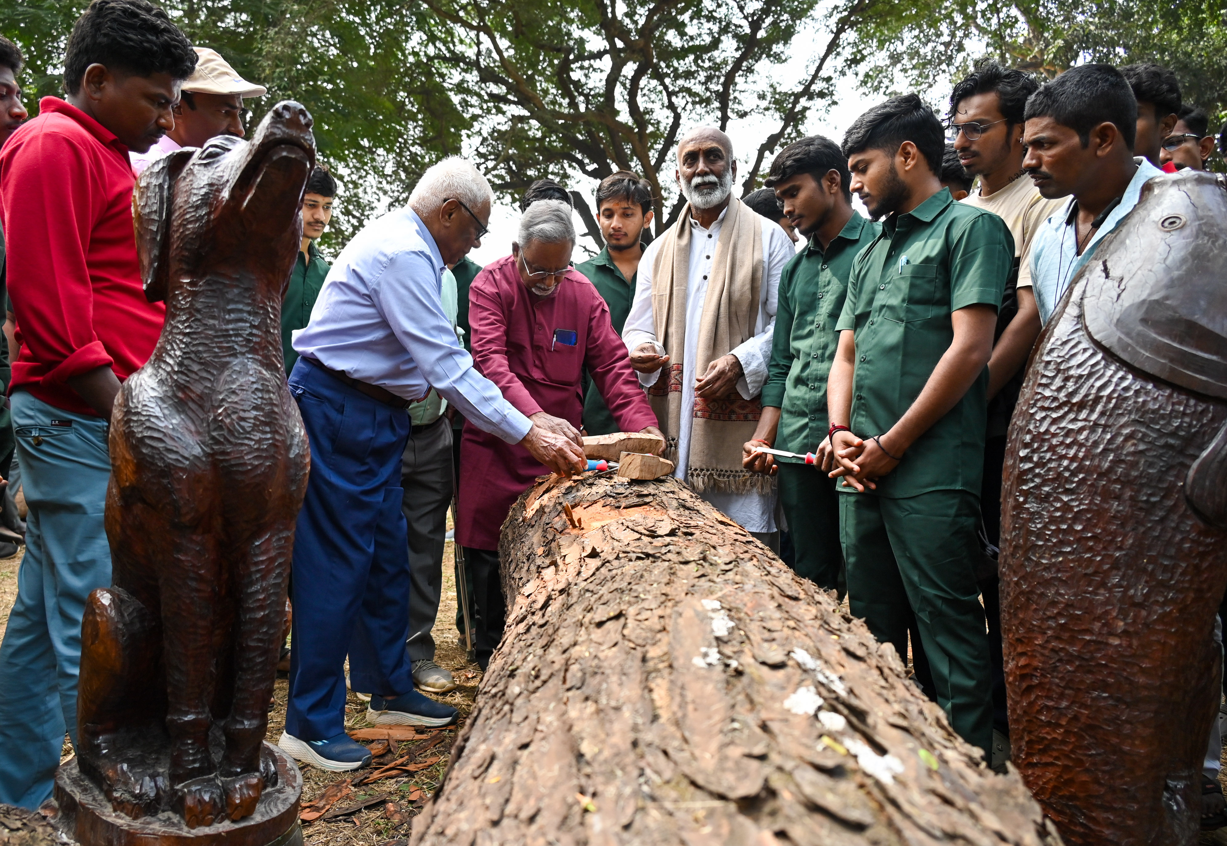 Participants at the second edition of the wood carving workshop at Lalbagh Botanical Garden on Friday. DH PHOTO/PUSHKAR V