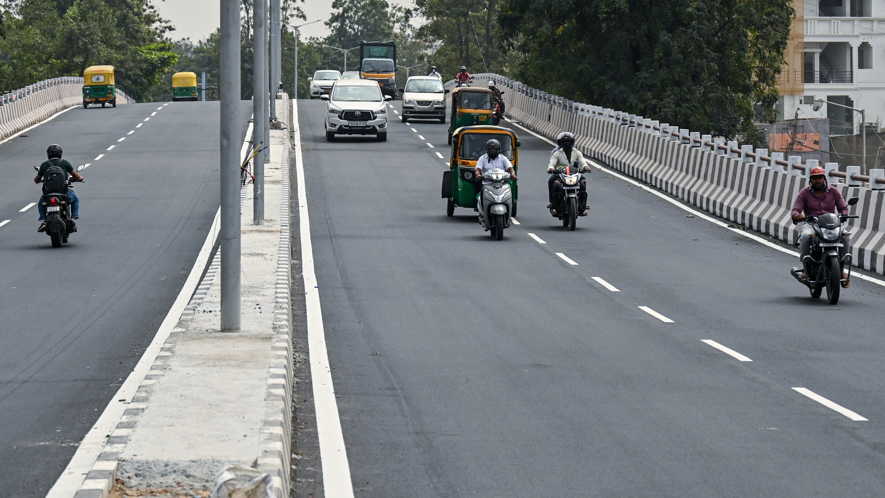 Bengaluru's Hosakerehalli flyover offers little relief, say commuters