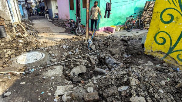 Indore water contamination: Congress seeks judicial probe, Vijayvargiya's sacking, case against mayor