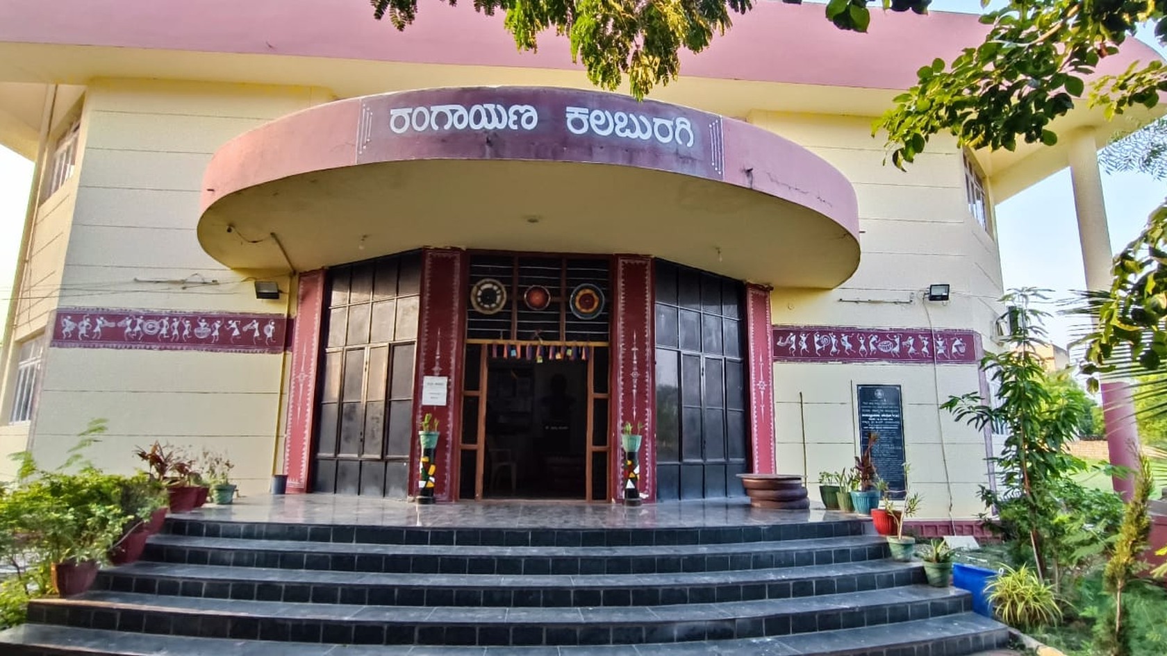 Rangayana in a crisis of identity