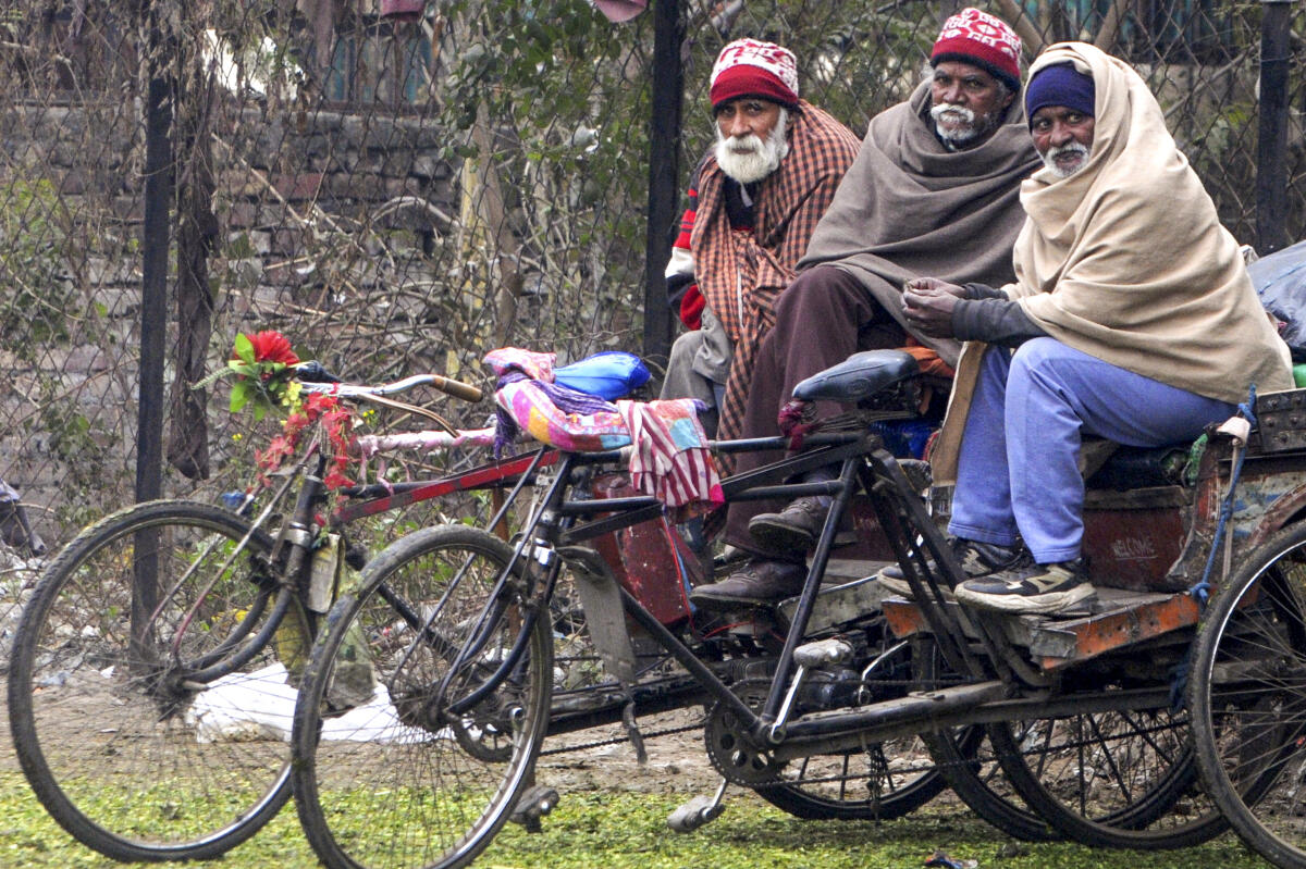 Rickshaw pullers wait for passengers during a winter evening in Amritsar, Thursday, Jan. 8, 2026. Cold weather conditions prevailed in many parts of Haryana and Punjab on Thursday, with Narnaul recording a minimum temperature of 4 degrees Celsius