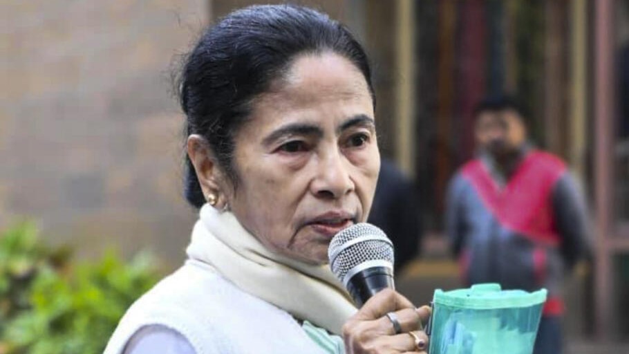 Three to four people dying by suicide in West Bengal everyday due to SIR anxiety: Mamata Banerjee