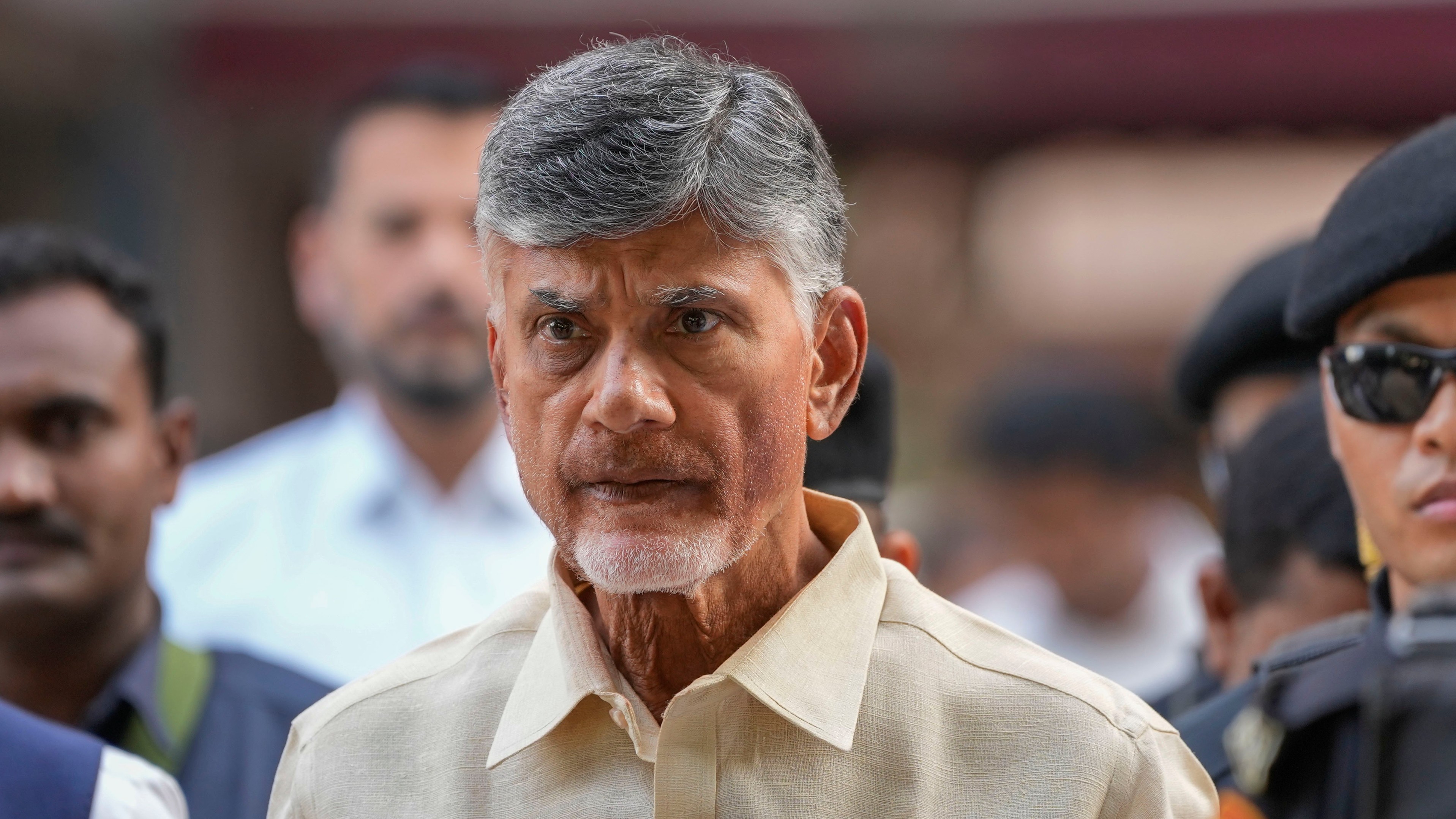 Implement all welfare programmes meant for unorganised workers: Andhra CM Chandrababu Naidu tells officials