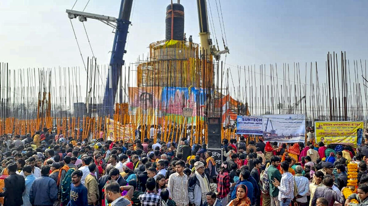 A 33-foot-tall, 210-metric-tonne Shiva Lingam installed near the Virat Ramayan Temple in Motihari, East Champaran district, Bihar, Sunday, Jan. 18, 2026. It was crafted in Mahabalipuram, Tamil Nadu, and brought to Kalyanpur on a specially engineered 96-wheeled trailer.