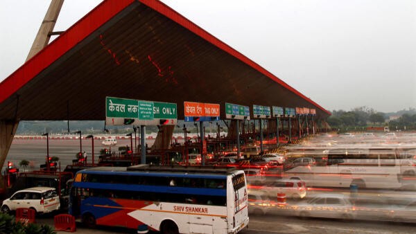 NOC for vehicles only after clearing pending toll dues, Union Ministry says
