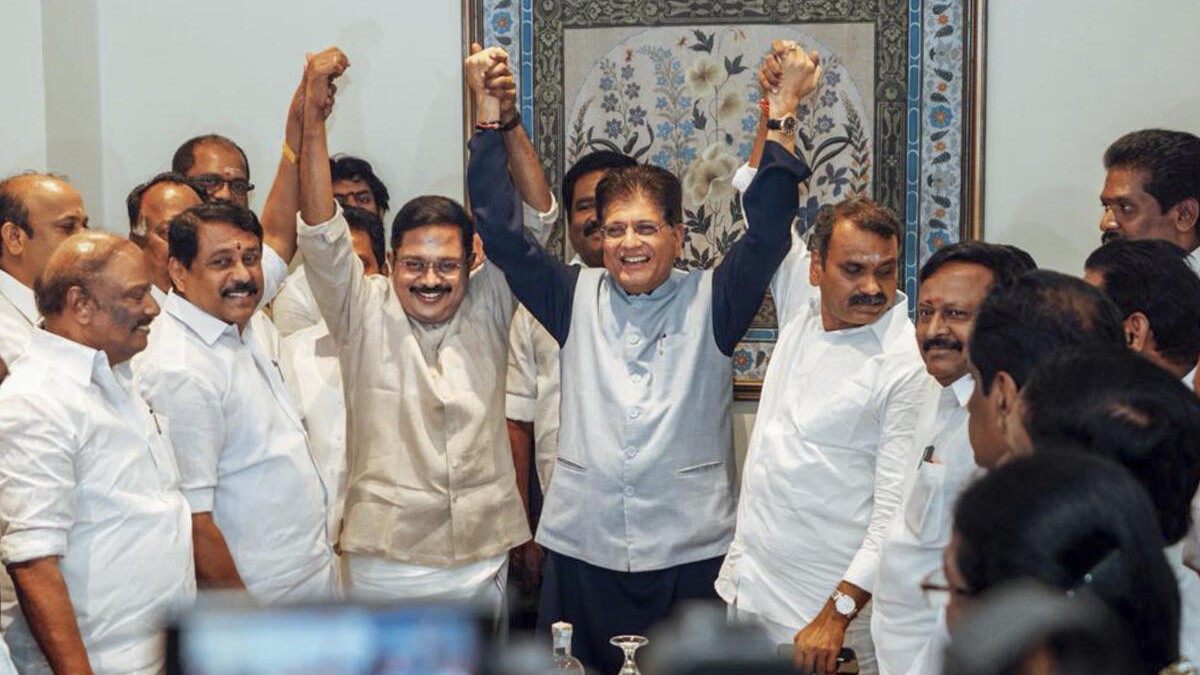 Dhinakaran endorses Palaniswami as CM nominee after joining NDA