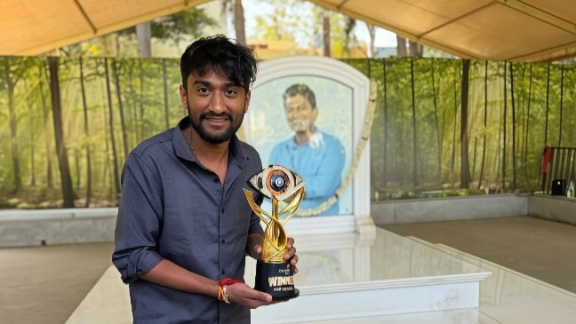 At the feet of a 'Paramatma': BB12 winner Gilli Nata dedicates his trophy to Puneeth Rajkumar