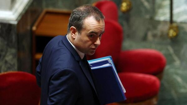 French government survives no-confidence vote over budget process