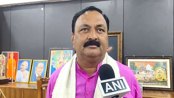 State government gives 'Liquor Bhagya': BJP MLA mocks house distribution programme in Hubballi